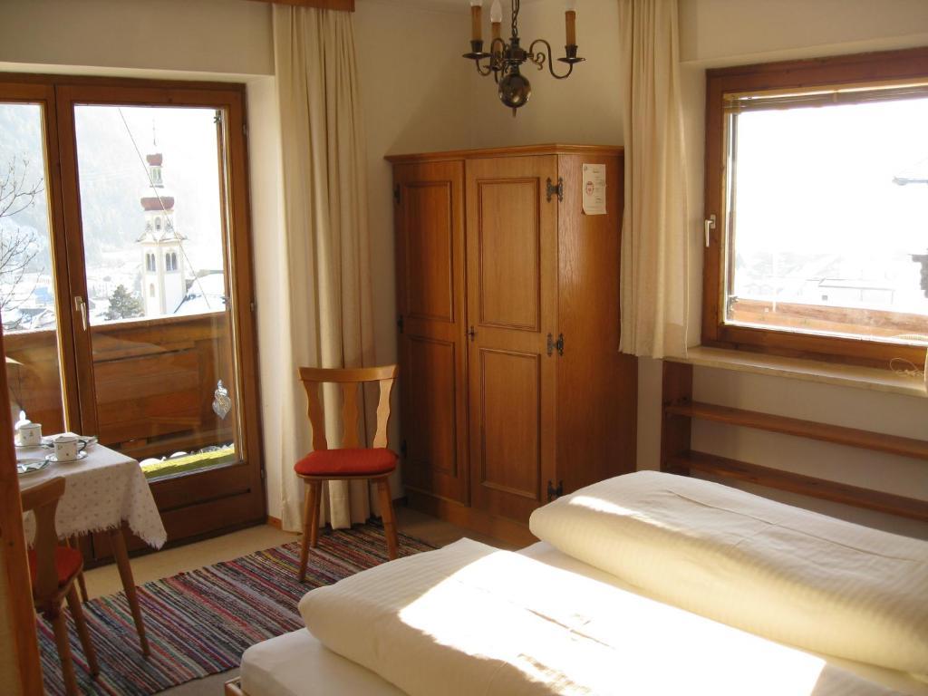 Haus Bergheimat - Familie Oberacher Guest House Fulpmes Room photo