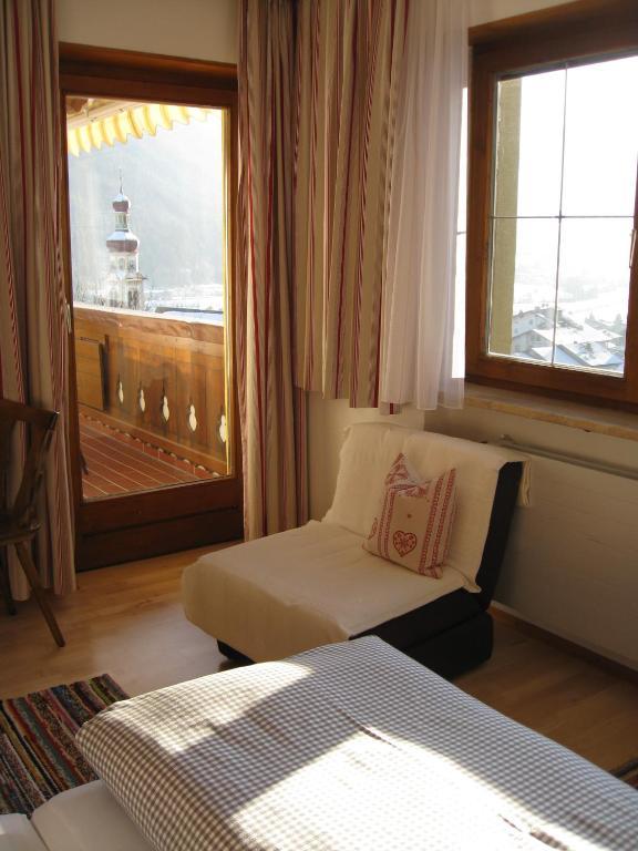 Haus Bergheimat - Familie Oberacher Guest House Fulpmes Room photo